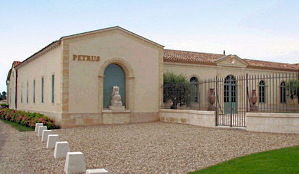 les portes de la maison Petrus à Pomerol