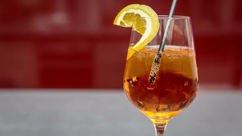 Spritz est un apéritif à base de vin